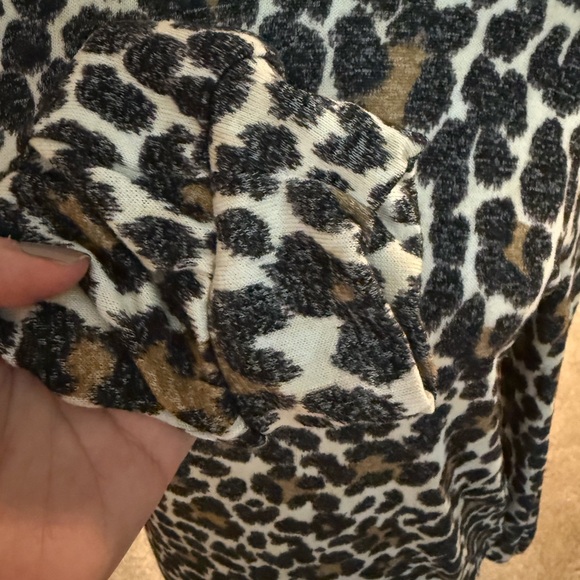 SOFT J Crew 🐆 leopard cheetah print long sleeve puff shoulder lightweight top - Picture 3 of 7
